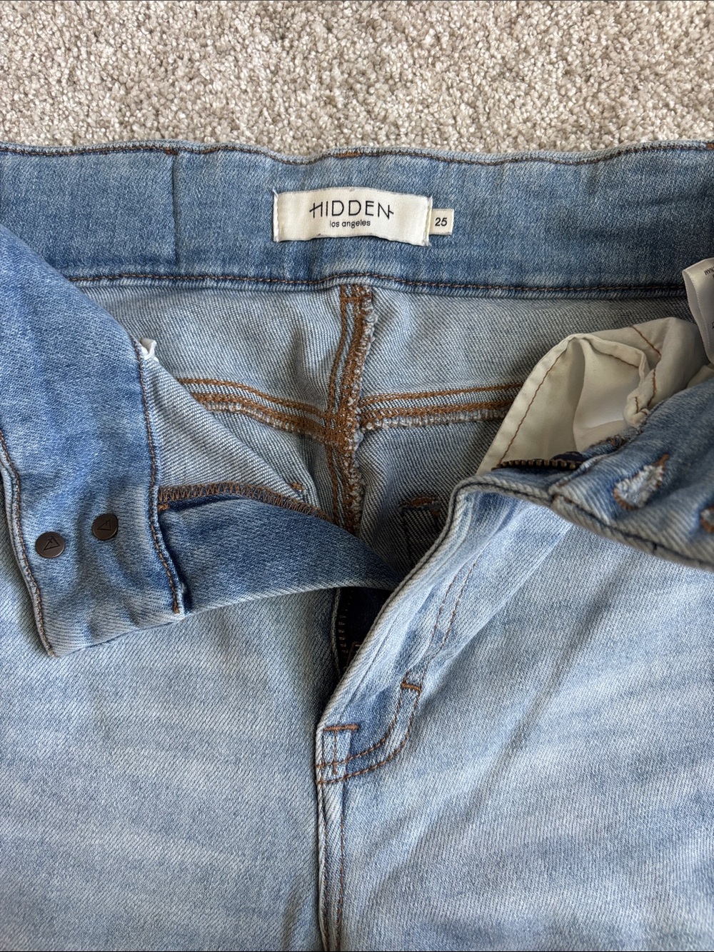 Hidden-Light Blue Women’s Cropped Jeans